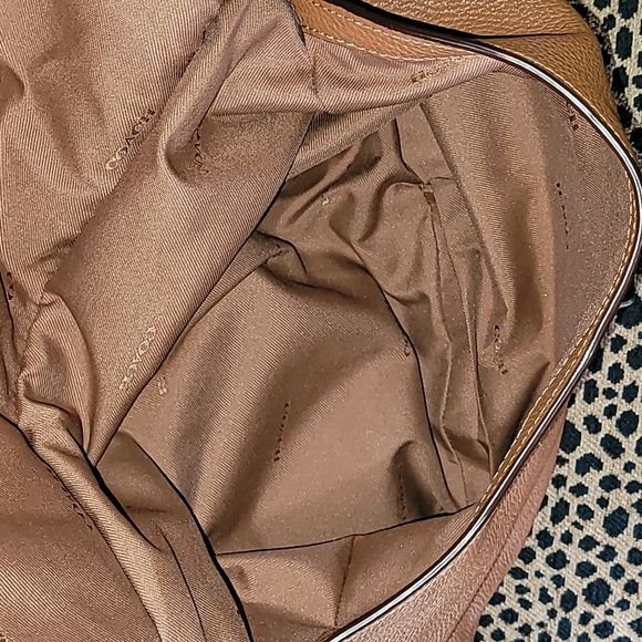 Coach pebbled leather turn lock hobo. Style #36762 - Picture 13 of 16